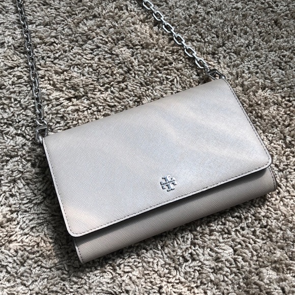 Tory Burch Handbags - Tory Burch Robinson Crossbody in French Grey